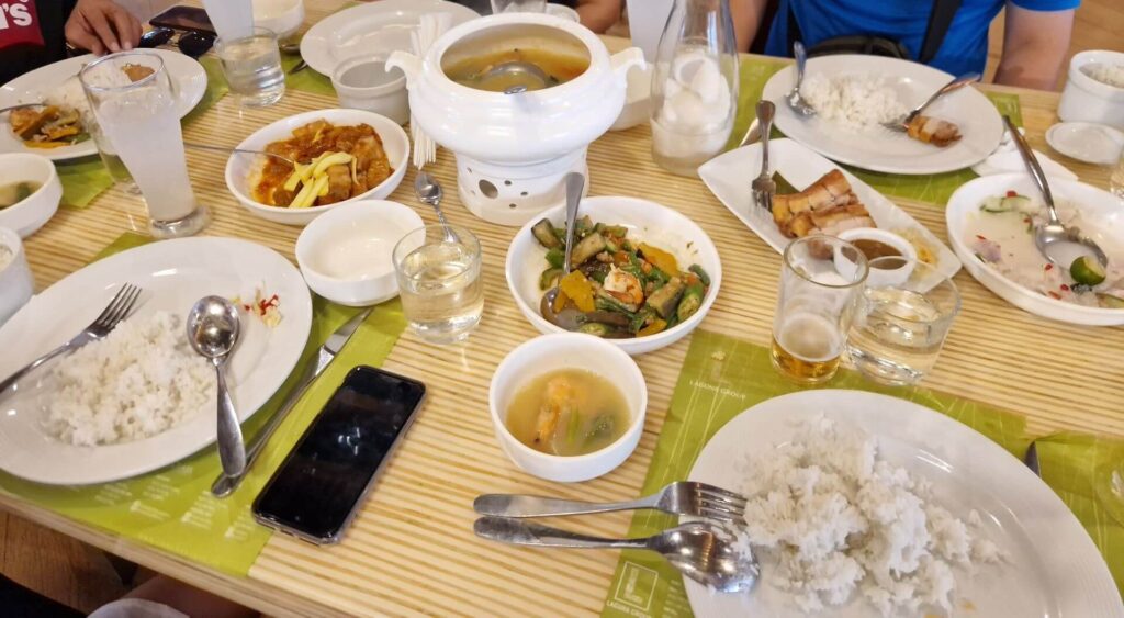 Mahlzeit im Laguna Garden Cafe Cebu